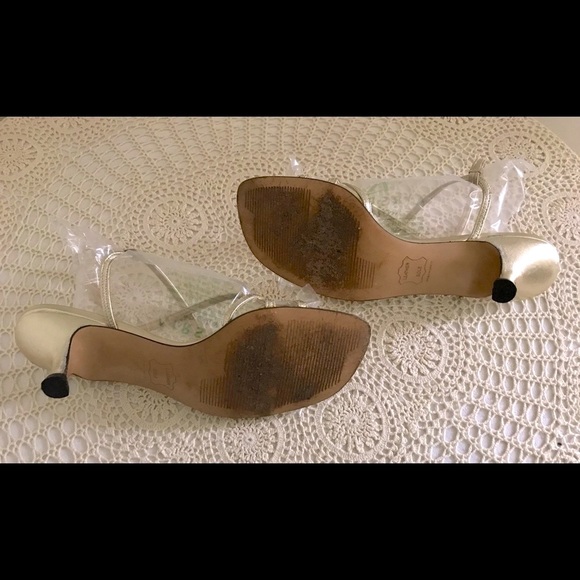 Stuart Weitzman Kitten Heels Gold Metallic Glitter Slingback Strappy Heels Sz 5 - Picture 3 of 4